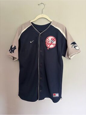 Vintage Nike New York Yankees Derek Jeter Size Small Baseball Jersey Navy MLB